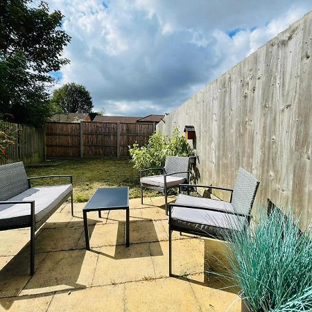 Lovely 4-Bed House In Luton Luton  Exterior foto